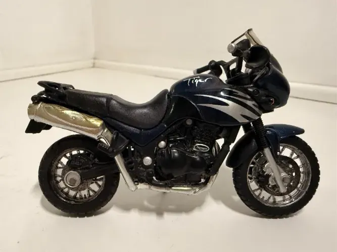 Moto Triumph Tiger