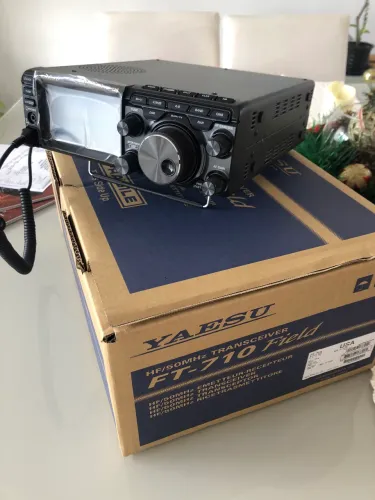 RÁDIO YAESU FT710