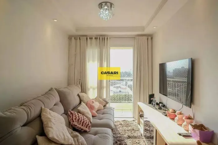Apartamento mobiliado de 68m² no bairro Barcelona, em São Caetano do Sul. Possui 3 quartos