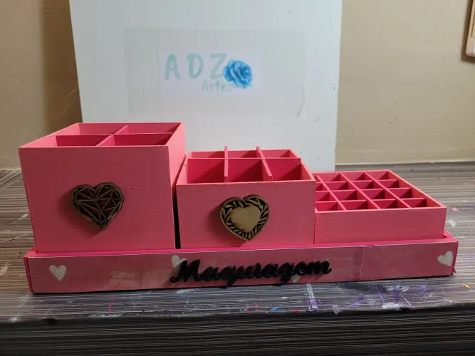 Caixa Porta Maquiagem em MDF Rosa com Aplique