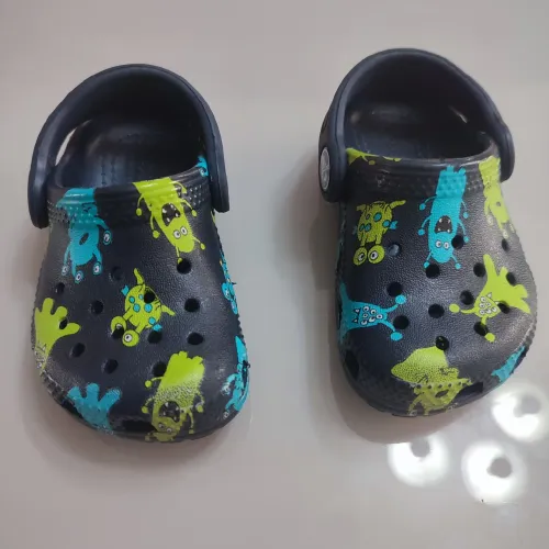 Crocs Infantil com Estampa de Monstrinhos - Tamanho Ideal