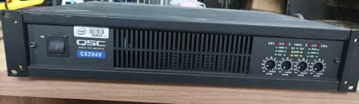 Amplificador de potência de 4 canais QSC CX 204V