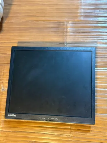 Monitor InfoWay 17 polegadas S/ base