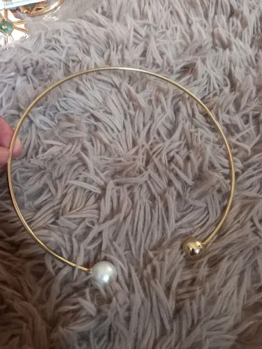 Colar Choker Dourado com Pérola e Esfera