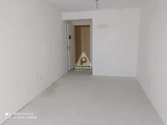 Vende-se sala comercial no Centro - Rio de Janeiro - RJ