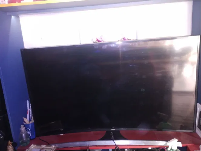 Vende-se TV para conserto