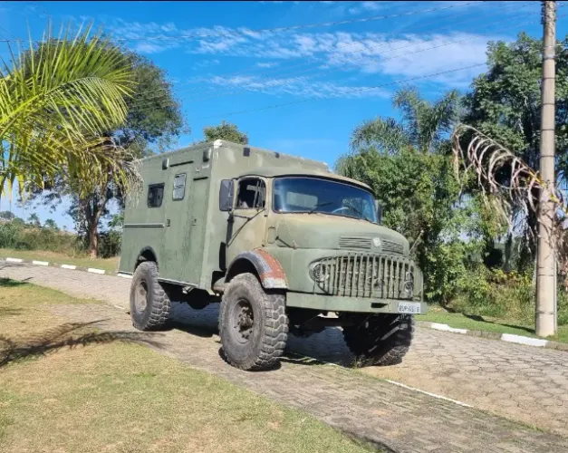 Mercedes 1113 LA 4x4 Motorhome Caminhão Militar