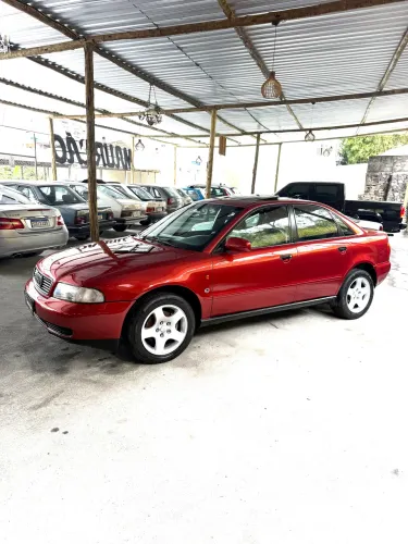 Audi A4 1.8 Turbo Câmbio Manual. 95 Mil KM. Cor de lançamento. Única. 