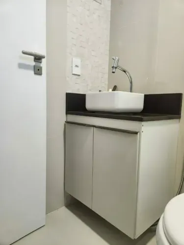 Armário para pia de banheiro