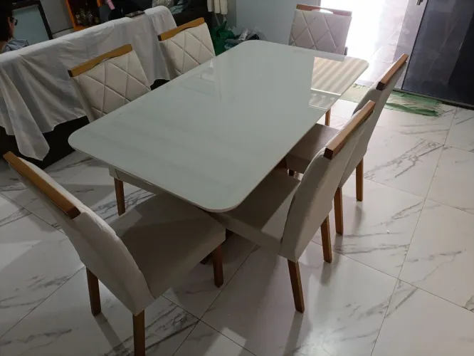 Conjunto Mesa de Jantar MDF com 6 Cadeiras em madeira maciça