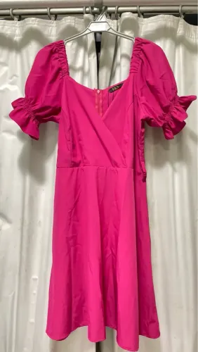 Vestido Rosa com Mangas Bufantes