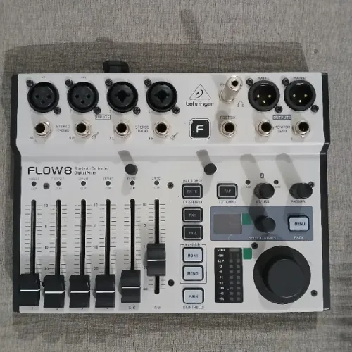 Behringer Flow 8