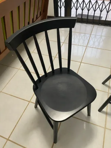 Cadeiras pretas da Tok&Stok