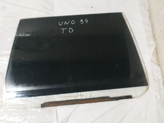 Vidro traseiro direito Fiat uno 4p
