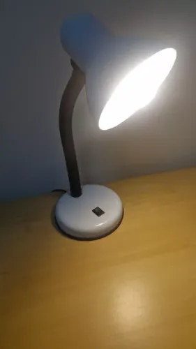 Luminária mesa branca articulável 110v