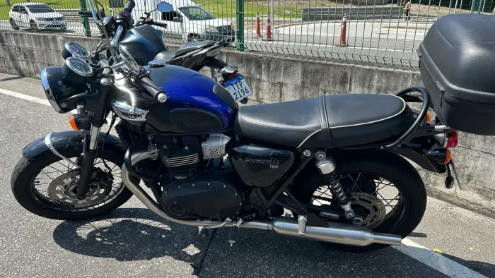 Triumph Bonneville T100 Stealth Edition 24/24 900cc Único Dono com Garantia de Fábrica 