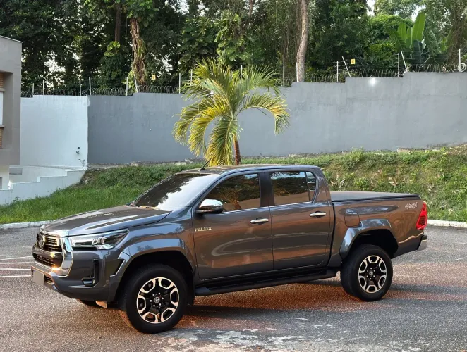 Toyota Hilux SRX PLUS LIMITED - Ano 2024 ÚNICO DONO