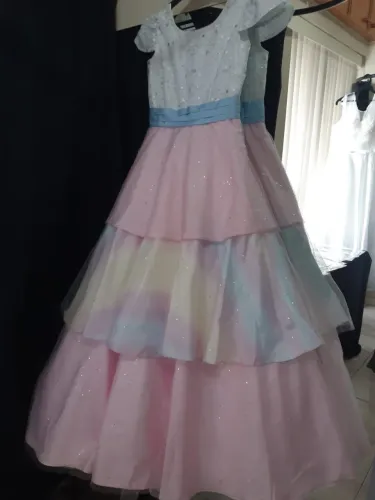 Vestido de festa arco-íris 