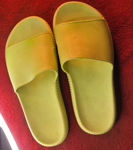 Chinelo Slide Amarelo Nuvem Tam 36