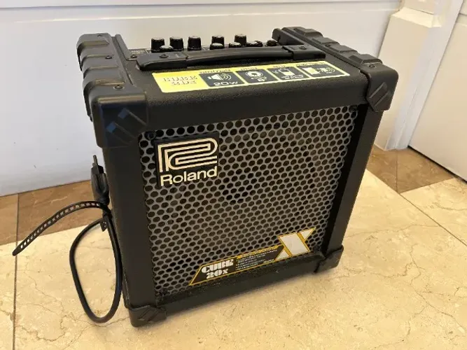 Amplificador Roland Cube 20X - 20W