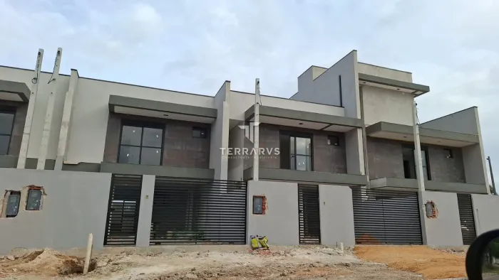 Sobrado Tríplex com 169 m2 com 3 quartos todos com suítes no Pineville em Pinhais próximo