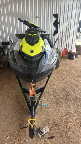 Gtr 230 ano 2021 com 80 horas aceito troca 