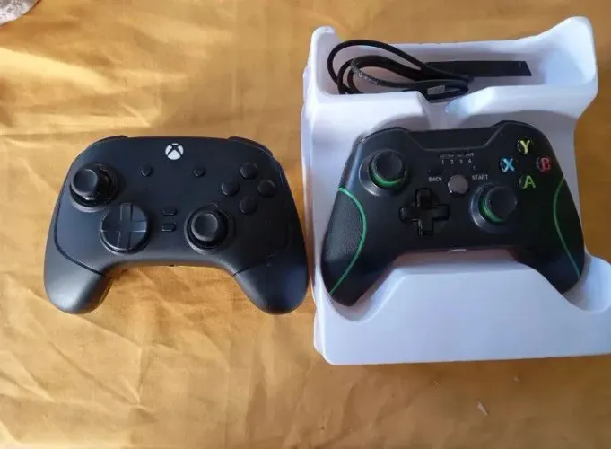 Lote controles Xbox e PS3 leia