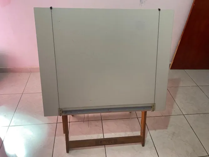 Mesa de desenho A0 Trident com régua paralela Desetec