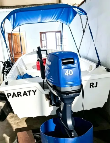 Vendo um bote artsol  com motor de polpa partida elétrica  40 hp yamaha