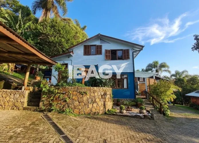 Excelente Casa 3 dormitório(s) em Pântano do Sul - Florianópolis