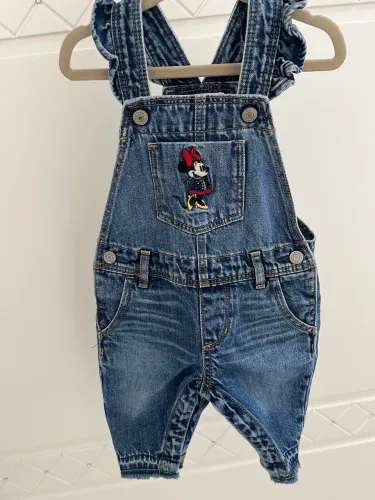 Jardineira Jeans GAP Minnie 6-12 meses