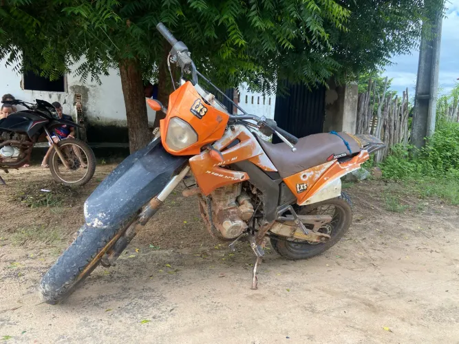 Moto R$ 2.200 à vista