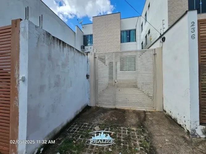 Código 4820 - Aluga casa geminada bairro Jardim Vitória, 02 quartos, quintal, 01 vaga
