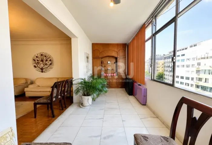 SENSACIONAL APARTAMENTO DE 214m2, 4 QUARTOS, 2 BANHEIRROS, VAGA, NO POSTO 5, COPACABANA-RI