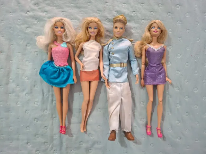 Lote de bonecas Barbie com acessórios