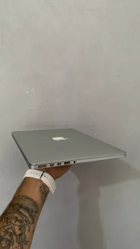 MacBook Pro i5