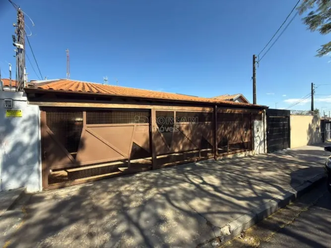 Venda de Casas / Padrão na cidade de Araraquara