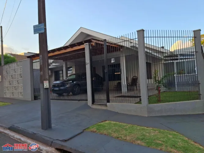 Casa a venda no bairro Jardim Santa Helena - Maringá/PR