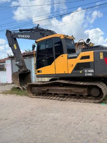 ESCAVADEIRA 