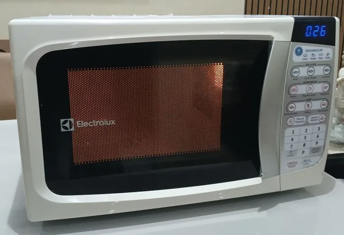 MICRO-ONDAS ELECTROLUX 20L
