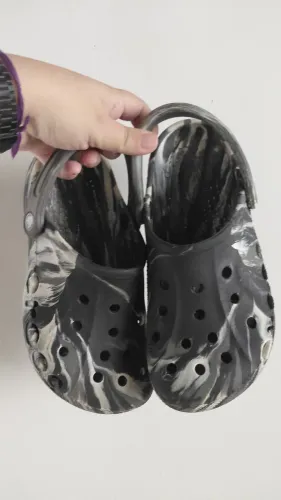 Crocs preto e branco 