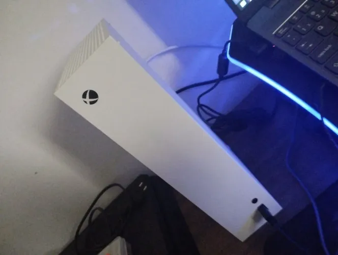 Vendo Xbox Séries S + Monitor AOC AGON IPS 200hz 0,3 MS 24 Pol