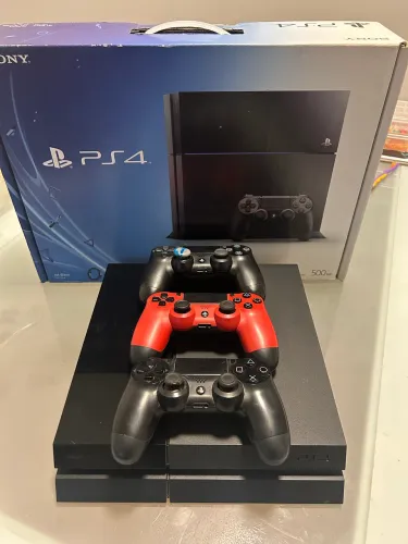 PS4 (Modelo CUH1115A) + 3 controles + Caixa Original