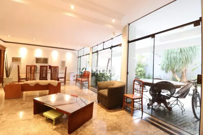 Casa residencial mobiliada com 4 quartos e 1 suíte disponível para locação no bairro Lidic