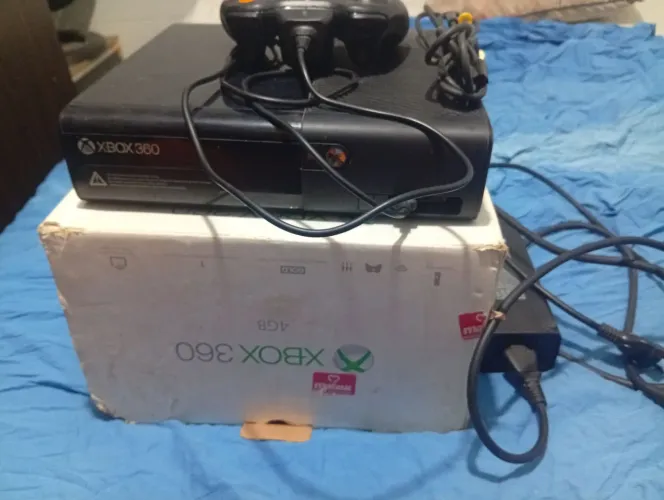 Vendo ou troco,Xbox 360 desbloqueado e com vários jogos e com um HD de 500