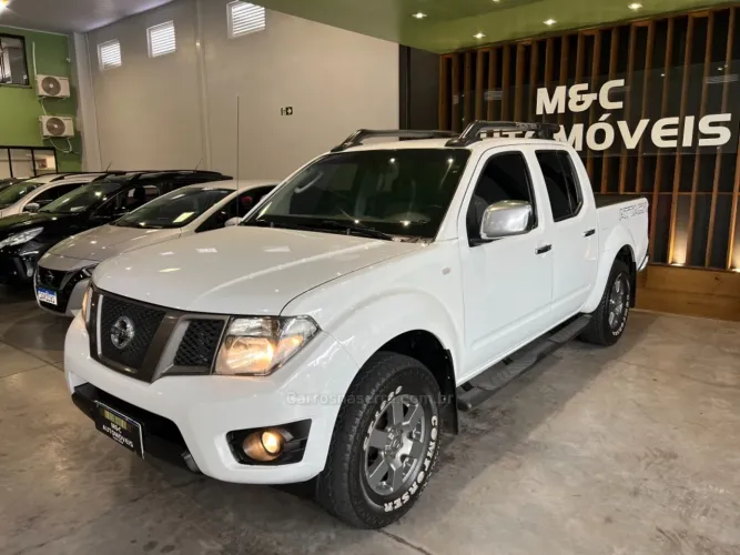 Nissan Frontier SV AT. CD 4X4 2.5 TB Dies. Aut. 2016