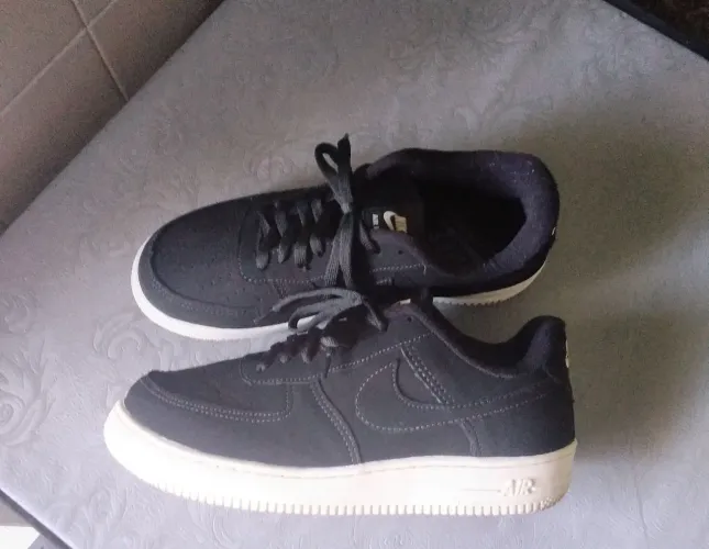 Tênis 42 nike air force 1 usado 1 vez preto camurça e branco cheiro de novo ainda