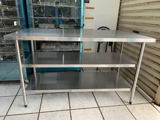 Mesa comercial inox com 2 prateleiras