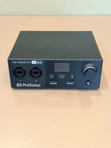 Interface de áudio PreSonus Revelator io24 ? praticamente nova