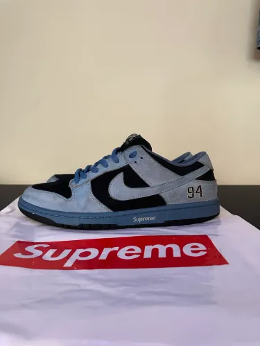 Supreme x Nike SB Dunk Low ?Ocean Fog?